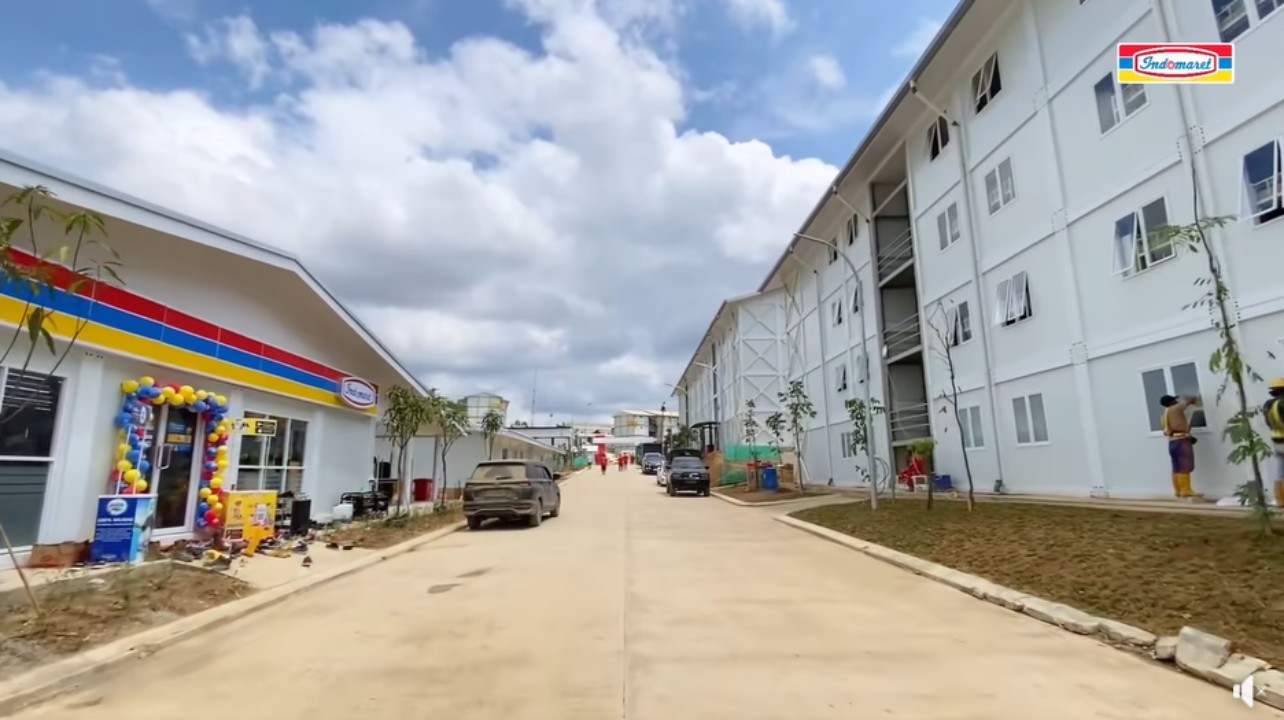 suasana di sekitar indomaret