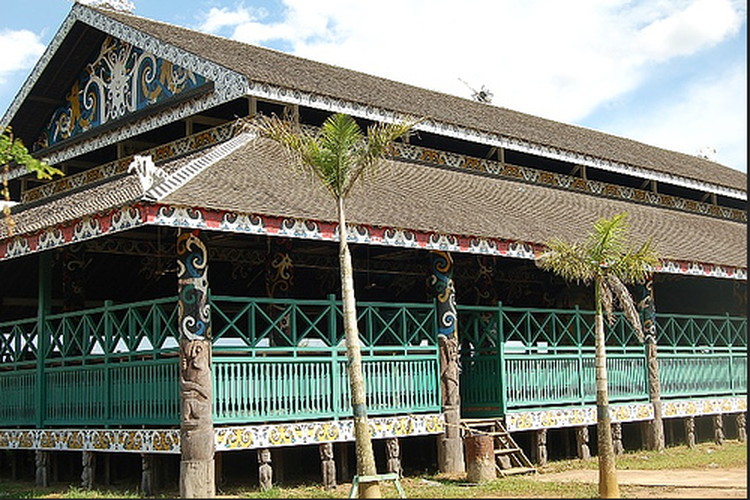 Rumah Adat Lamin