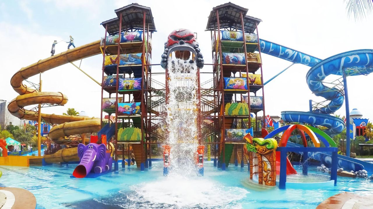 kolam renang di kalimantan timur Caribbean Island Water Park